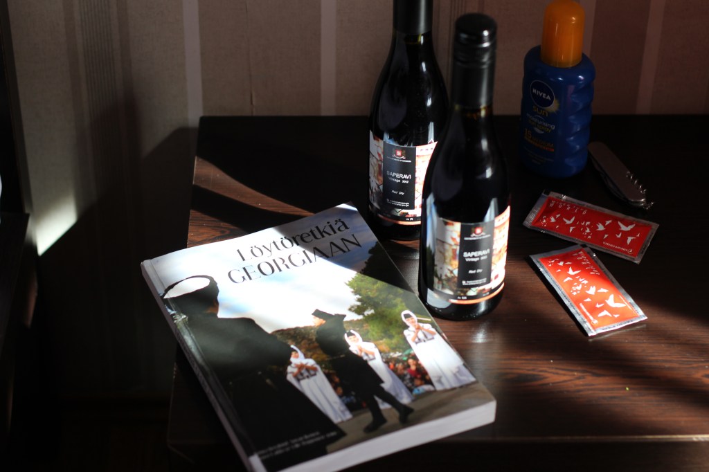 GEORGIAN PASSINTARKASTUS LAHJOITTI TULIJOILLE VIINIPULLOT!