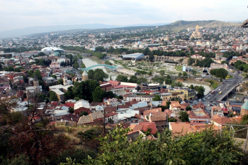 NÄKYMÄ ALAS KAUPUNKIIN