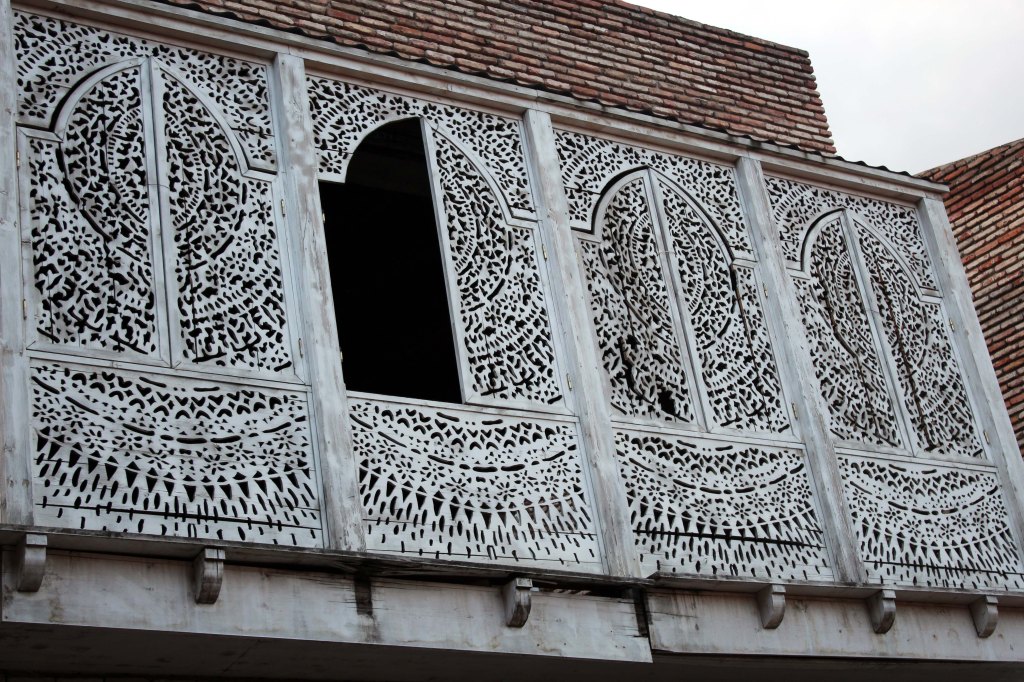 TAIDOKKAITA PUULEIKKAUKSIA