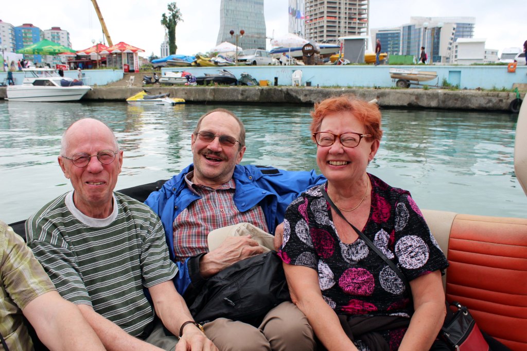 HERRASEURASSA MUSTALLA MERELLÄ