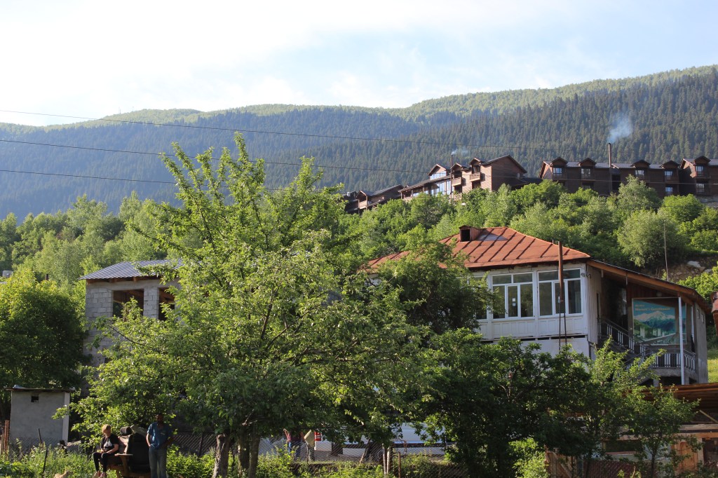 PERHEHOTELLI MANONIS MESTIAN KYLÄSSÄ