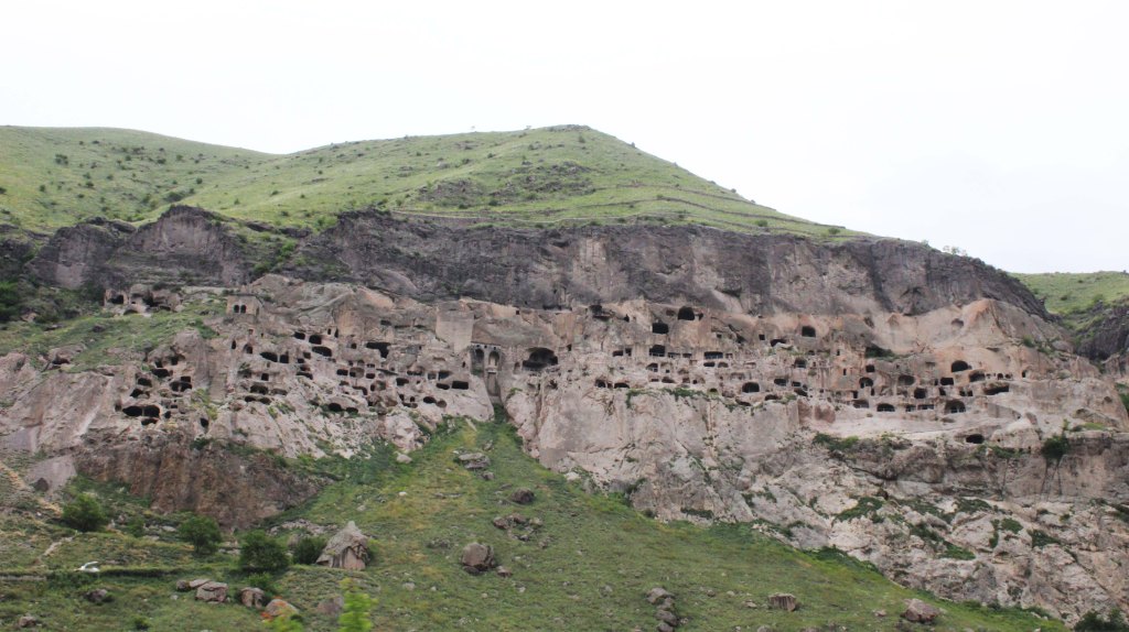 VARDZIAN LUOLAKAUPUNKI