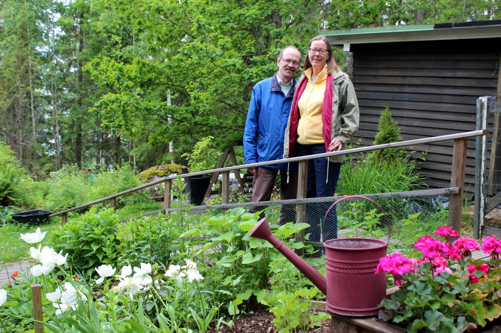 SAIMME TULIAISIKSI RETRO-KASTELUKANNUN