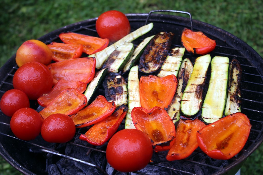 VÄRIKKÄITÄ KASVIKSIA