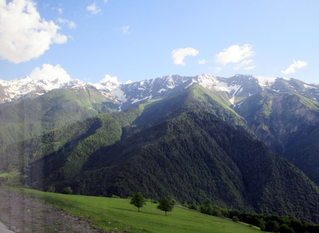 NÄKYMIÄ BUSSIN IKKUNASTA