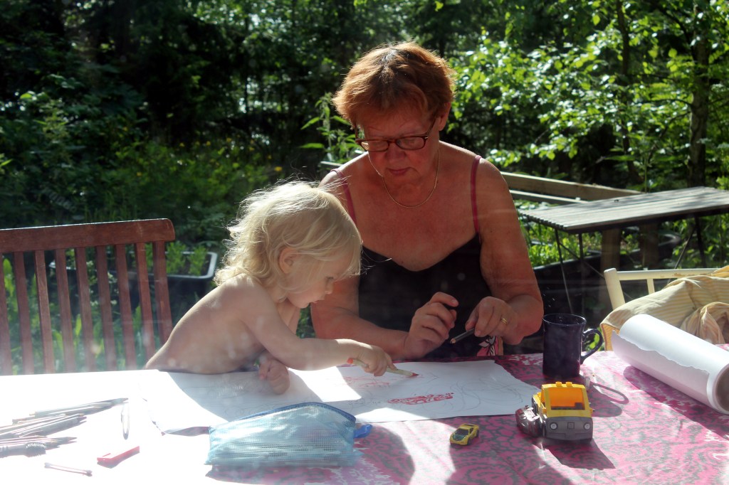 SAMU JA MUMMI PIIRSIVÄT AUTOJA JA LAIVOJA