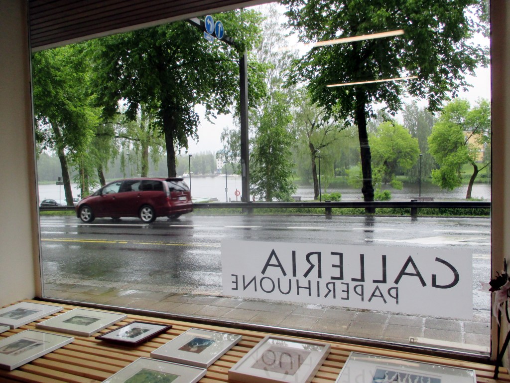 NÄKYMÄ GALLERIASTA VANAJAVEDELLE