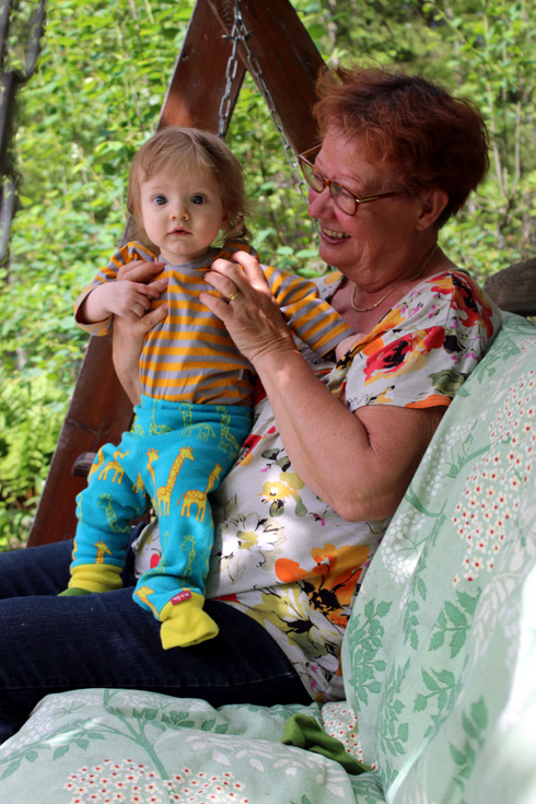 MISKA JA MUMMI KEINUMASSA