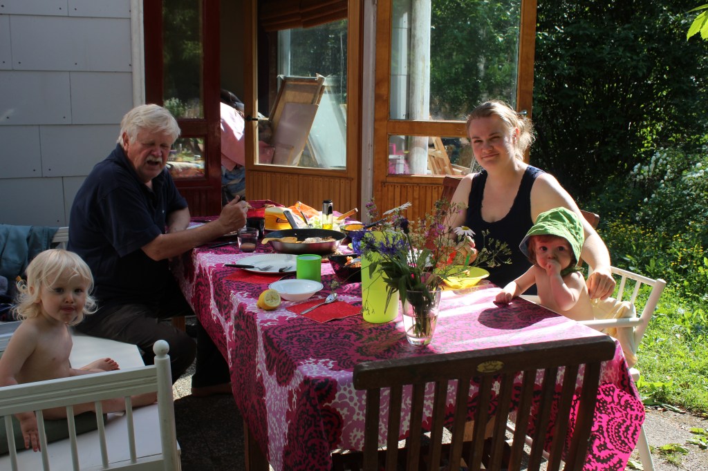 ULKORUOKAILUA HELLESÄÄLLÄ