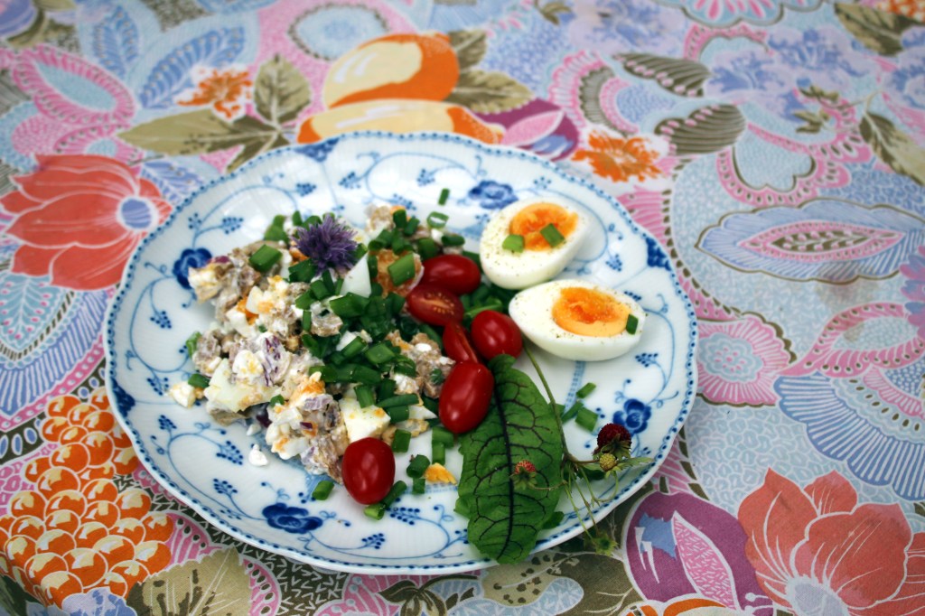 SIENISALAATTIA VIIMEVUOTISISTA KARVALAUKUISTA