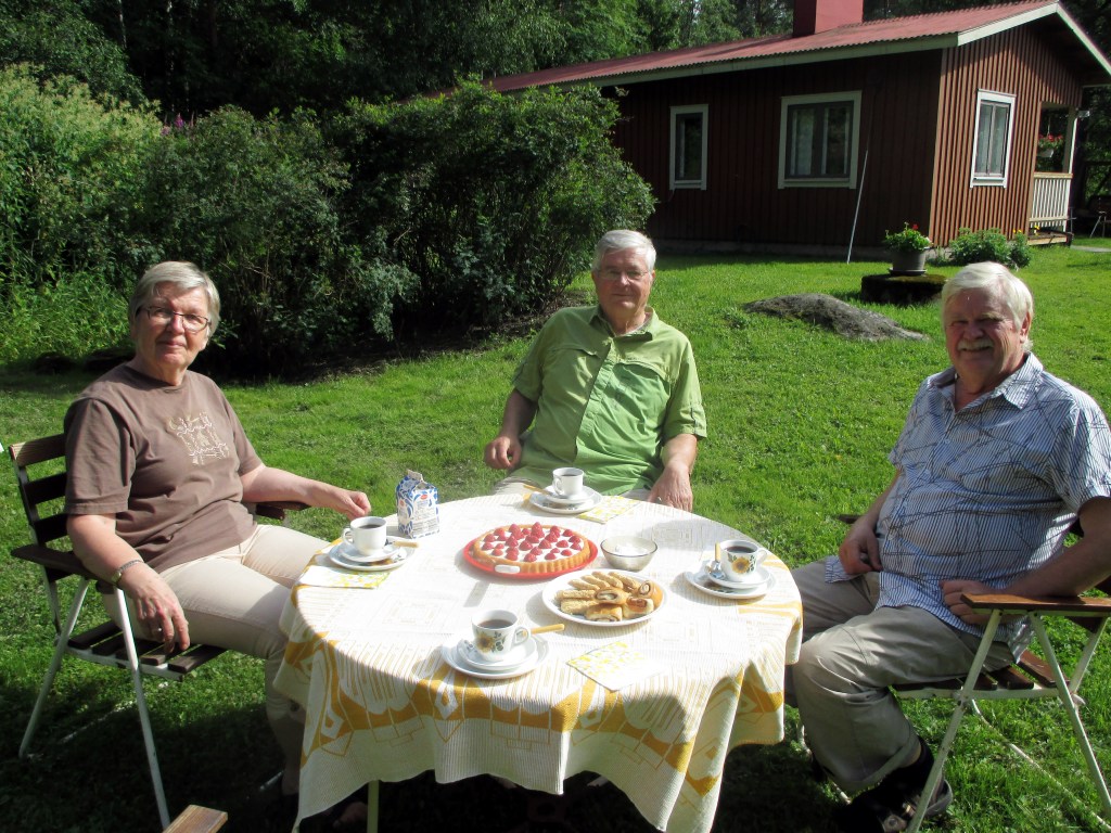 KESÄN KOLMAS MANSIKKAKAKKU MAISTUI KYLMÄKOSKELLA