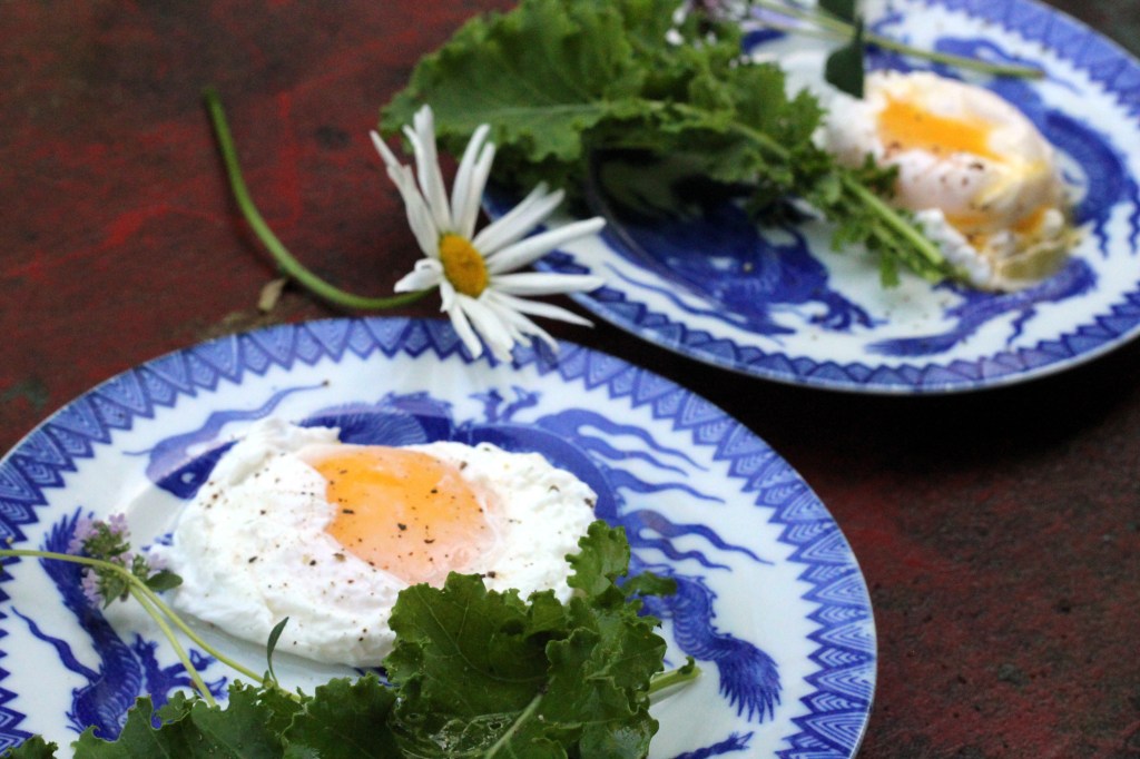 YLLÄTIN PIENEN PERHEEMME AAMULLA VALMISTAMALLA UPPOMUNIA