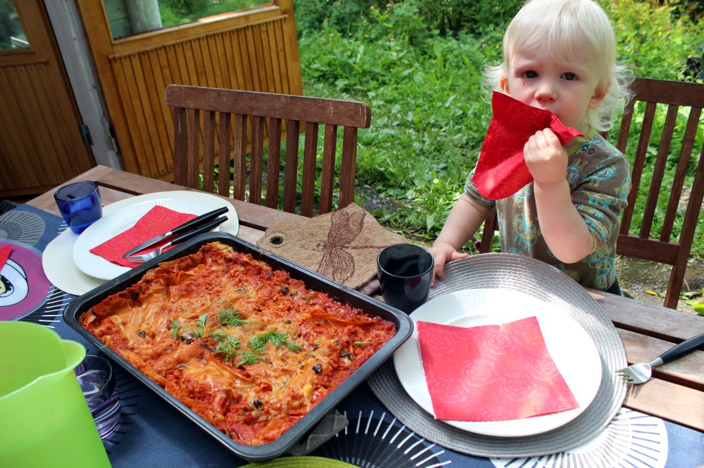 VISA VALMIINA SYÖMÄÄN KASVISLASAGNEA