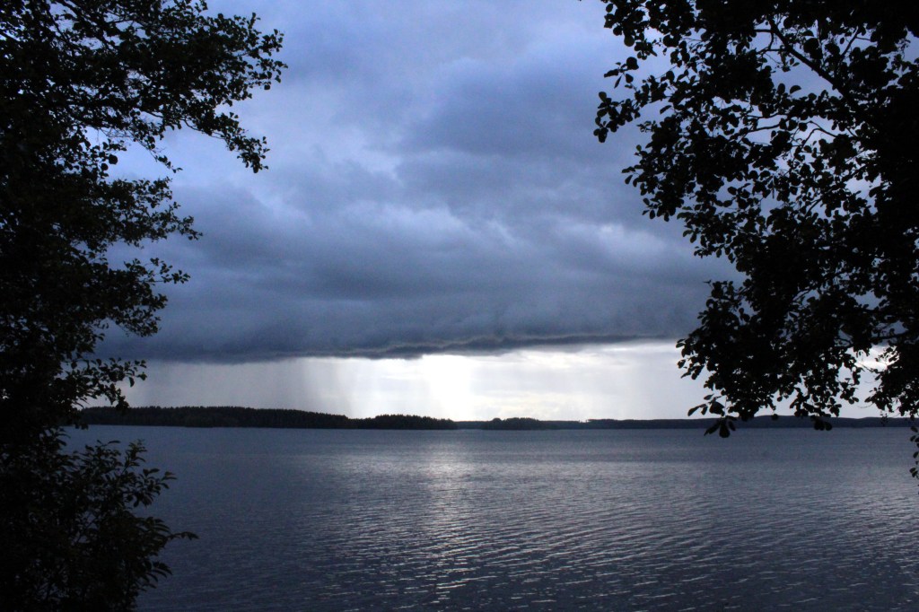 SADEPILVIÄ VANAJANSELÄLLÄ