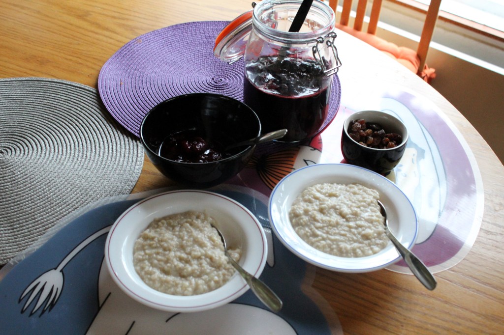 PIKKUPOJILLE MAISTUI KAURAPUURO AAMUIN ILLOIN