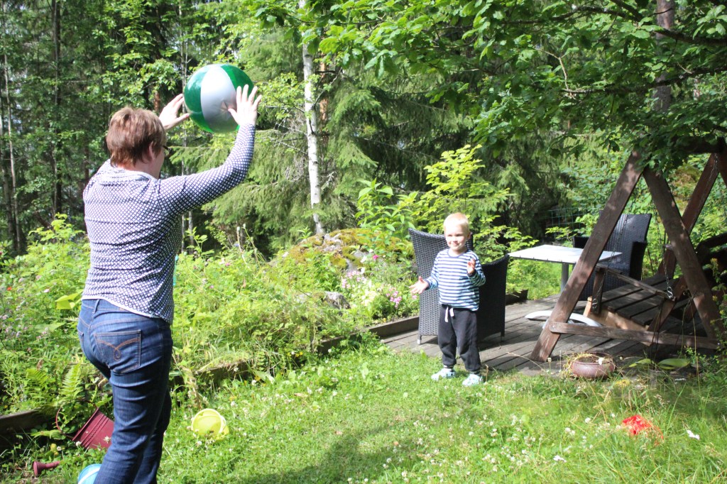 SADETAUOLLA KELPASI HEITELLÄ PALLOA