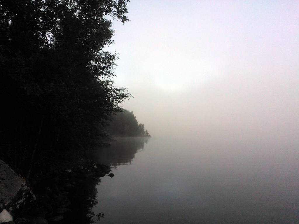 AAMUSUMUA VANAJAVEDELLÄ