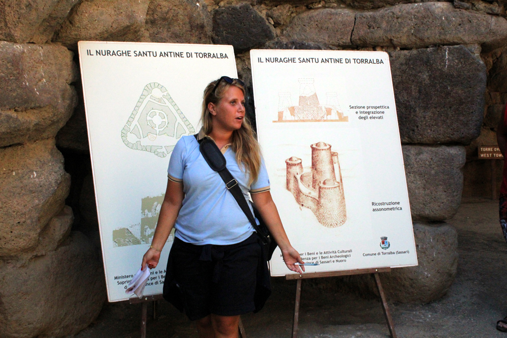 ITALIALAINEN OPPAAMME EEVA TIESI PALJON HISTORIASTA