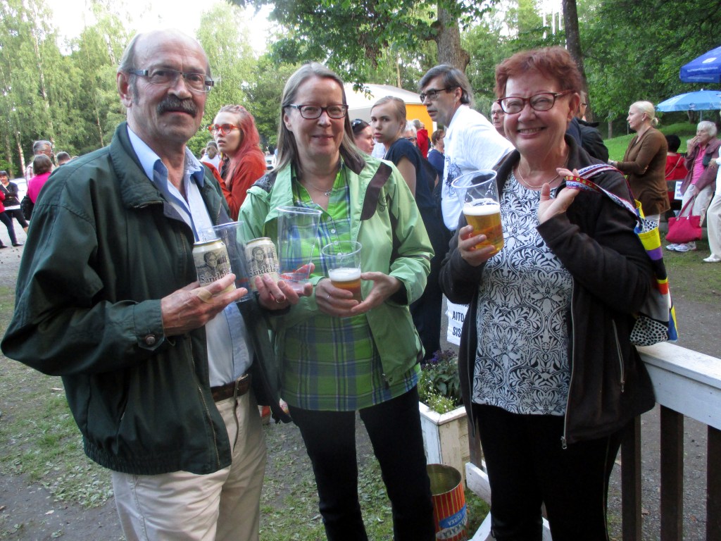KYLMÄ OLUT MAISTUI VÄLIAJALLA