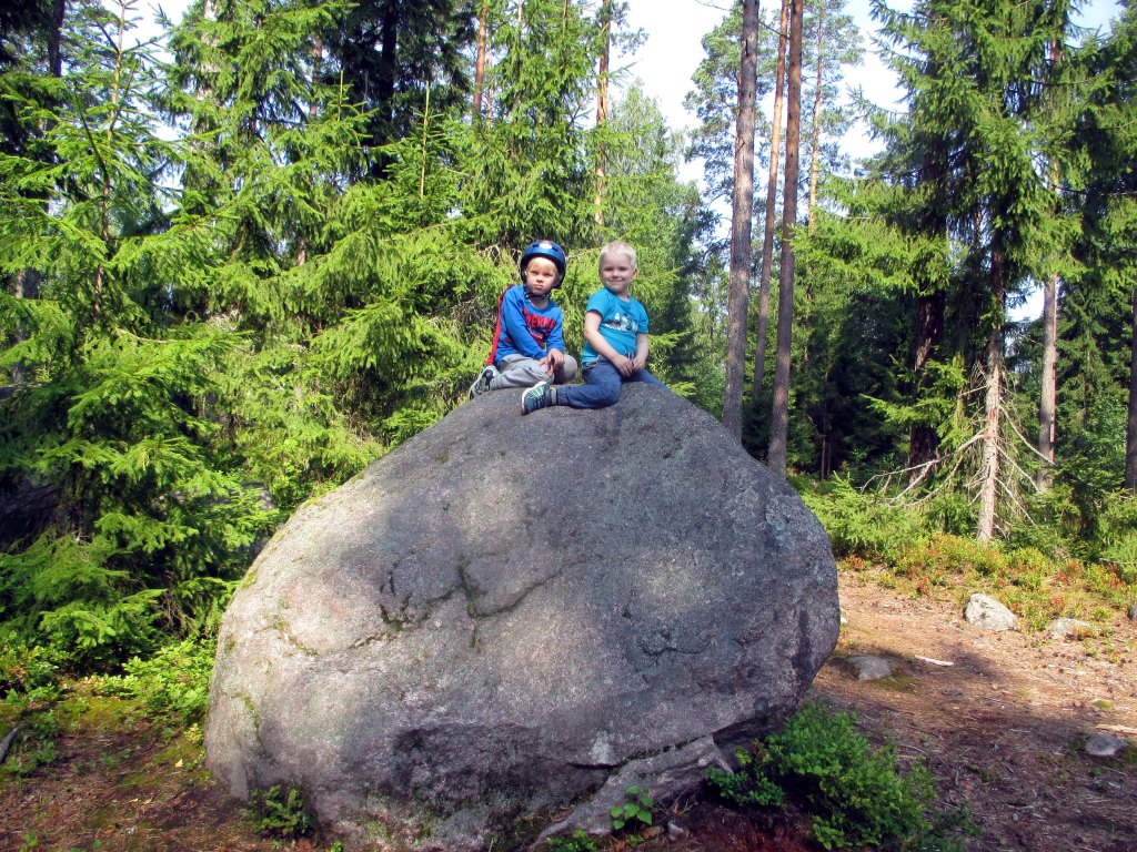 OTSO JA LEIKKIKAVERI TOUKO KIIPEILYPUUHISSA
