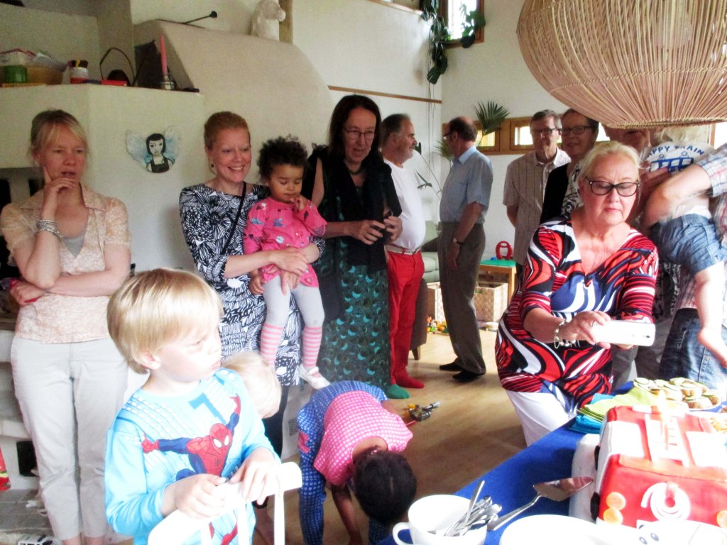 VIERAAT OLIVAT VAIKUTTUNEITA