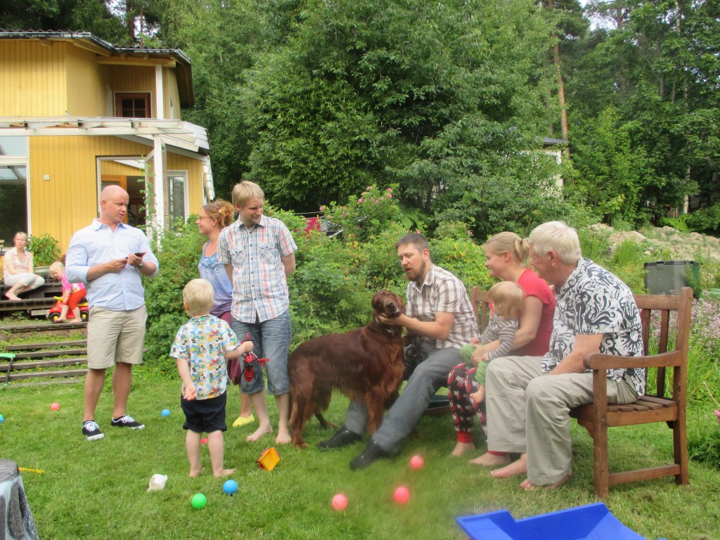 JUHLISSA OLI KOIRAVIERASKIN