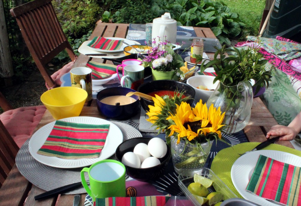 TEX-MEX KATTAUS MIIKAN PERHEELLE, TORTILLAT OLIVAT VIELÄ PANNULLA