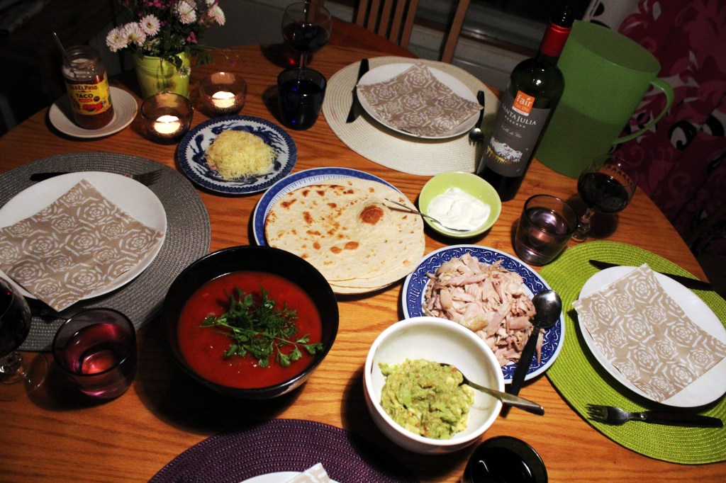 TEX-MEX KATTAUS ARJALLE JA ESKOLLE, TARJOLLA JUSSIN NÖYHTÖKANAA