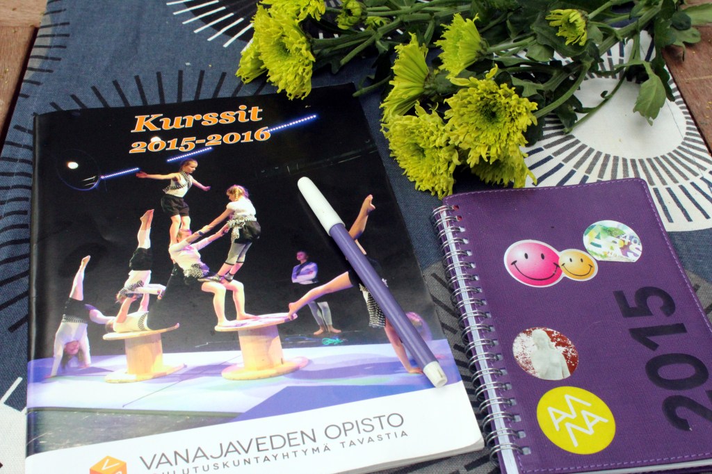 UUNITUORE SUOSIKKILUKEMISTONI TUPSAHTI POSTILUUKUSTA