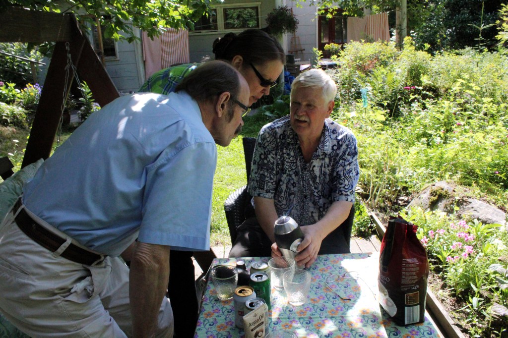 KAHVIMYLLY TOIMI JATKOJOHDON VARASSA PIHAKEINULLA