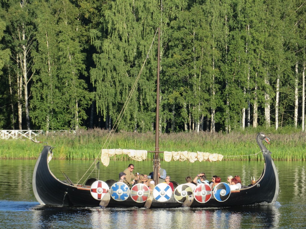 VIIKINKIVENE VANAJAVEDELLÄ