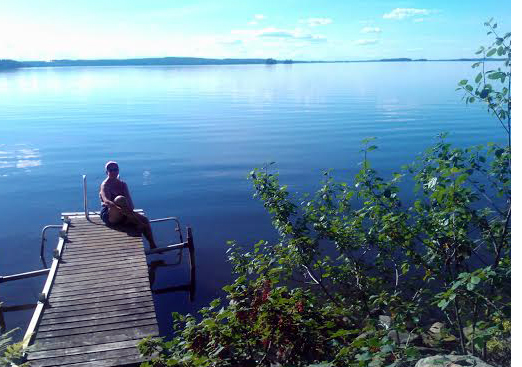 KESÄPÄIVÄ LÄHES HELLELUKEMISSA