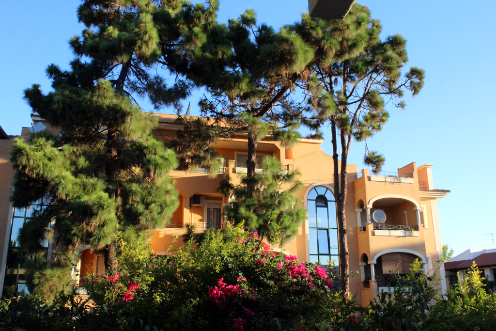 NÄKYMÄ 2 KULMAPARVEKKEELTAMME 