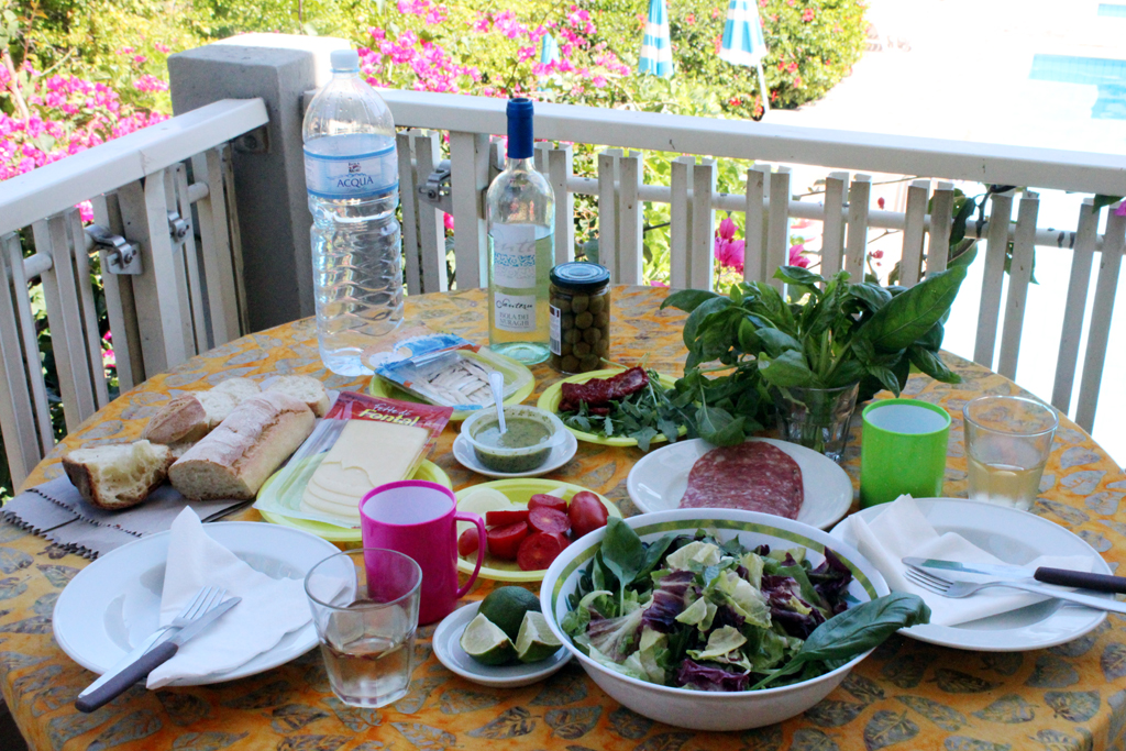 PIKNIK OMALLA PARVEKKEELLA