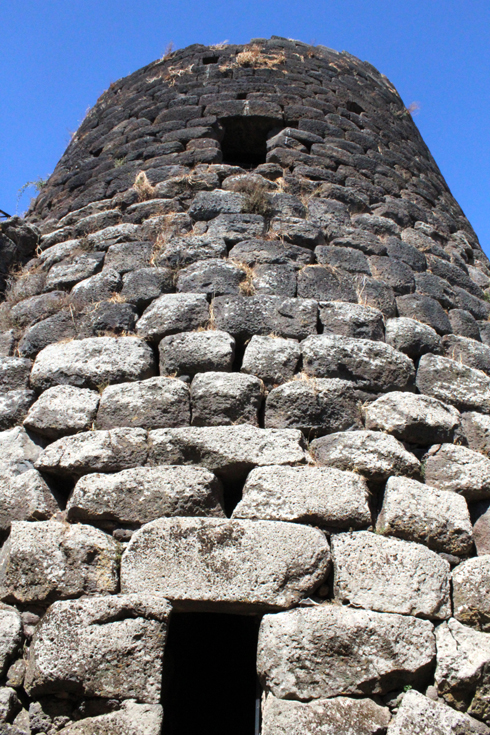 KIVIEN LATOMISESSA EI OLE KÄYTETTY MINKÄÄNLAISTA LAASTIA