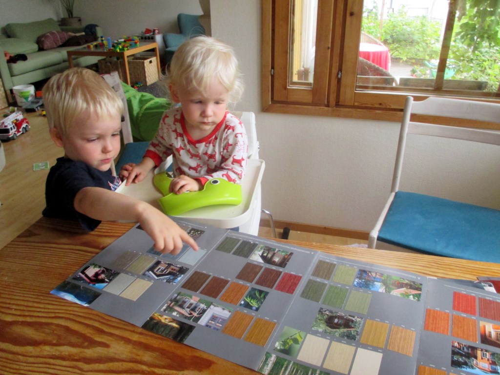 OTSO JA VISA TUTKIVAT TARKKAAN MAALIKARTTOJA