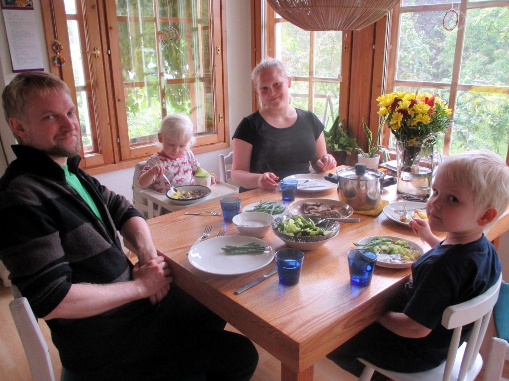 SUNNUNTAILOUNAS KAUKLAHDESSA