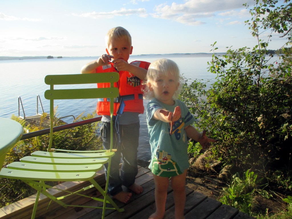 POIKASET ESITTELEVÄT ONKIMATOJA