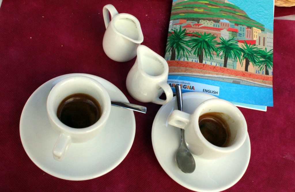 PIKKUKUPILLISET ESPRESSOA