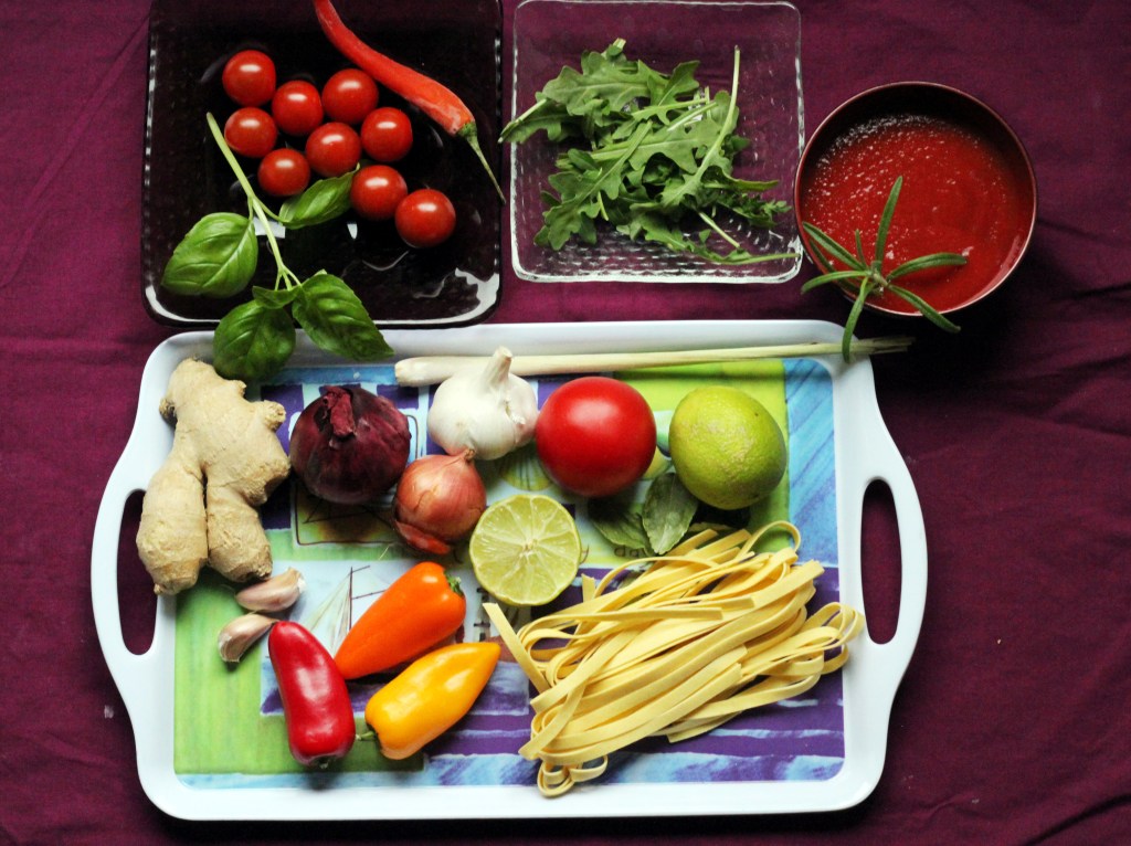 AINEKSET PASTA-ATERIAAN