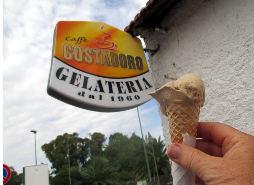 TIRAMISUJÄÄTELÖÄ, NAM TÄMÄKIN