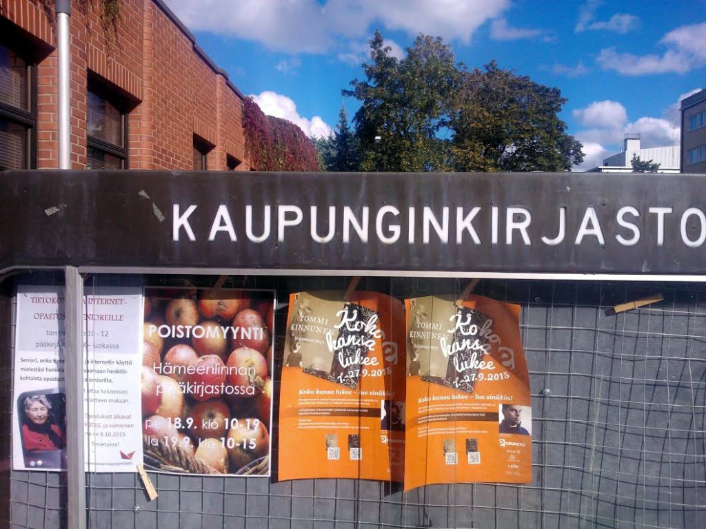 KIRJASTOSSA OLI POISTOKIRJAMYYNTI