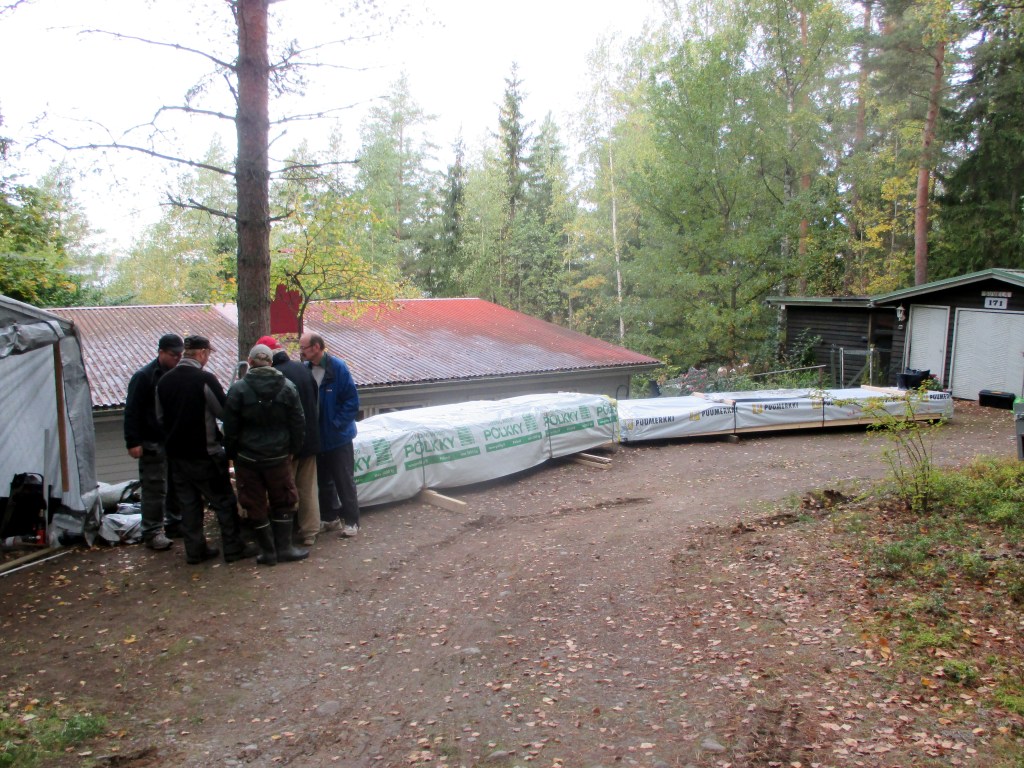 HATTULAN HIRREN RAKENNUSMIEHET OHJEISTIVAT TALKOOPORUKAN
