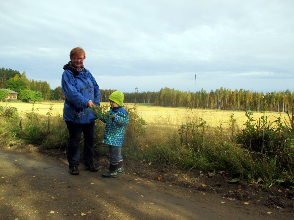 NAISET JA LAPSET EHTIVÄT PILLIMEHURETKELLE