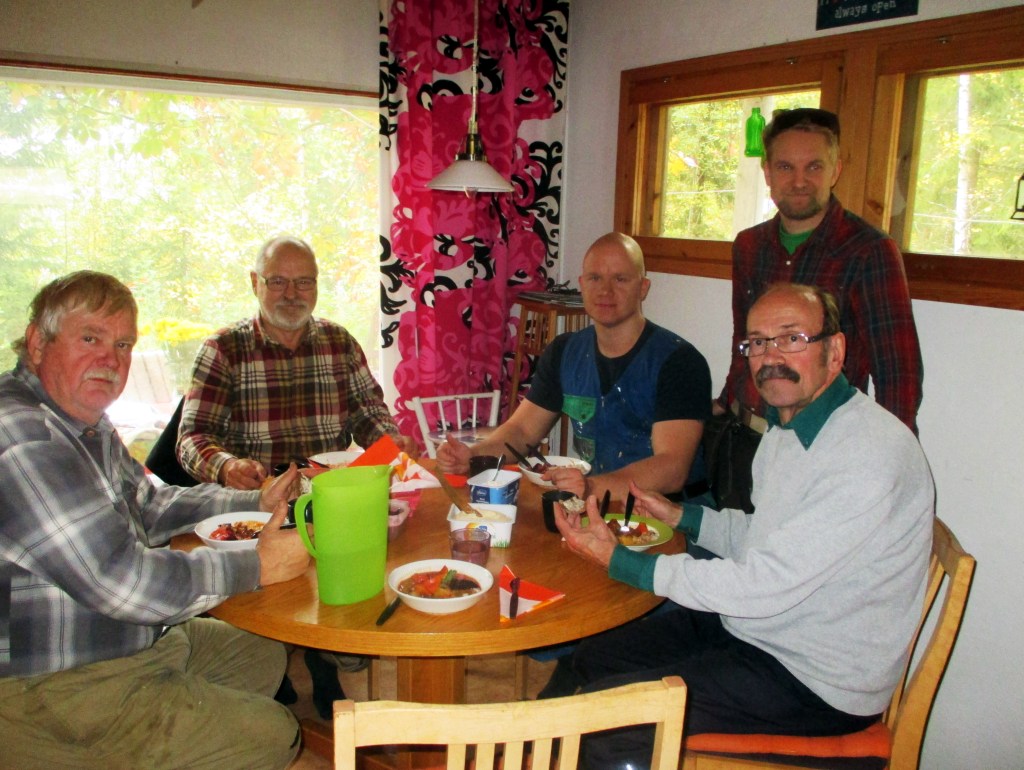 TARJOLLA TUKEVAA TALKOORUOKAA