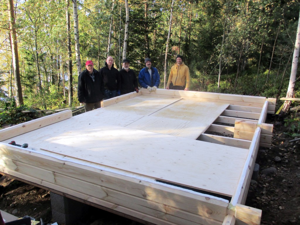 KOMENSIN TALKOOMIEHET POSEERAUSKUVAAN