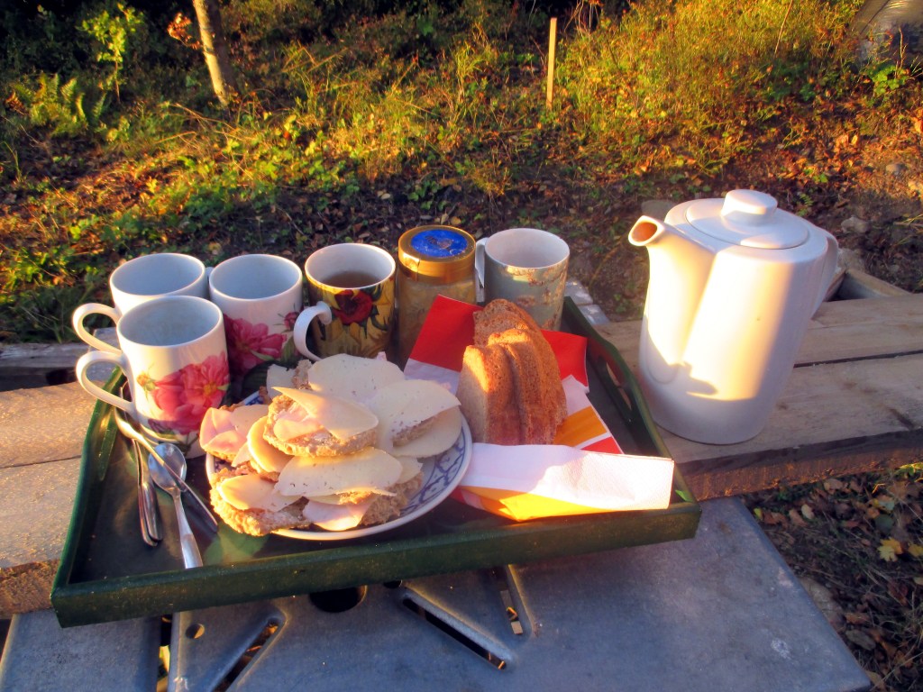 TERTTU KANTOI MIEHILLE VÄLIPALAA ILTA-AURINGON LASKIESSA