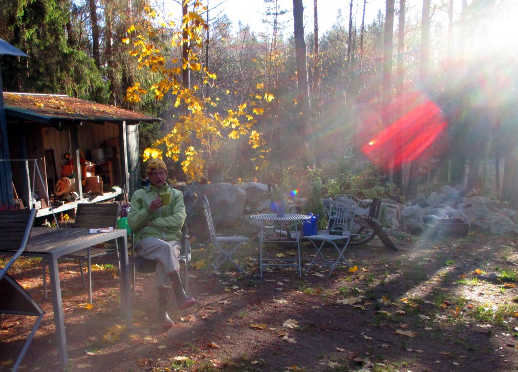 TERTTU NAUTTI AAMUKAHVIN ULKONA