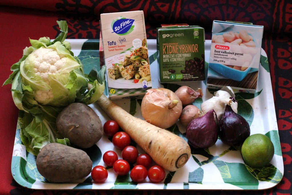 TUORETTA JA SÄILYKKEITÄ