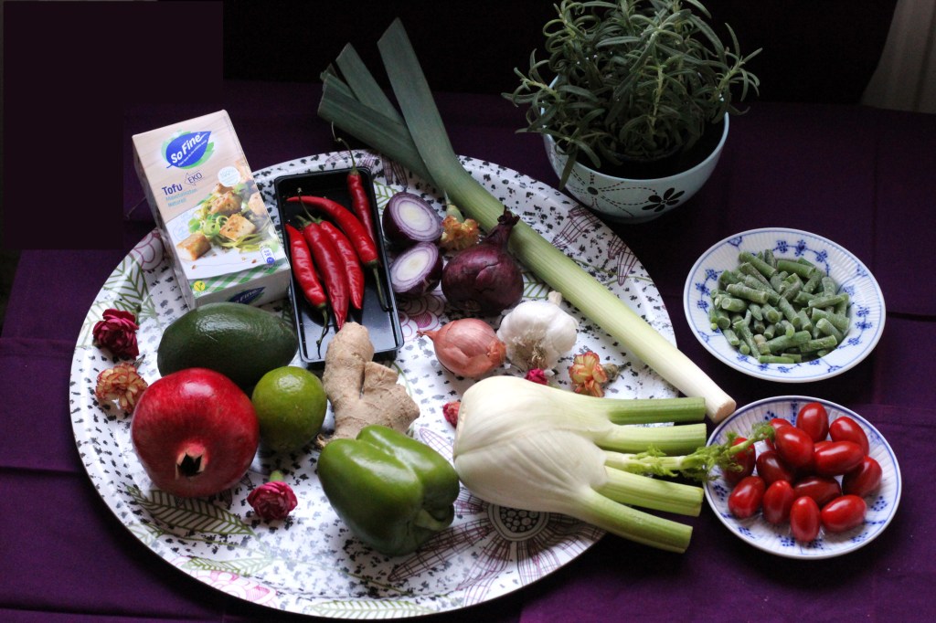 NÄISTÄ SYNTYY VÄRIKÄS WOKKI